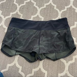Lululemon Camo Shorts - Size 6, 2.5”
